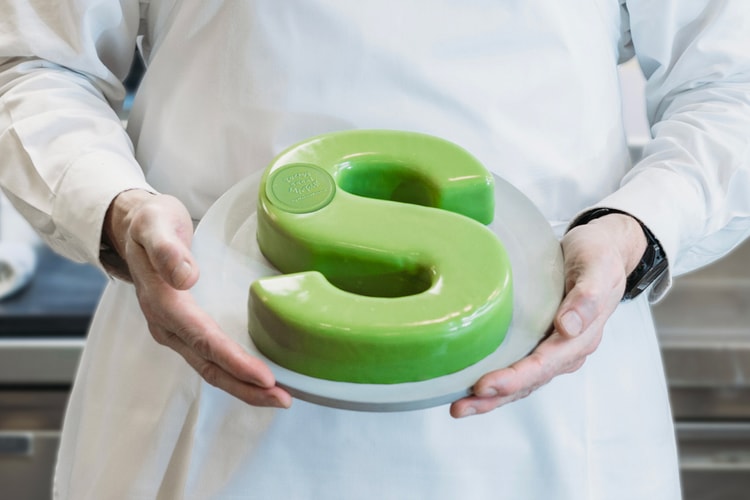 sacai 聯手米芝蓮星級名廚 Richard Ekkebu 推出 sacai THE cake by Richard Ekkebus 抹茶芝士蛋糕